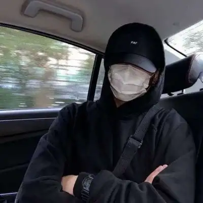 男生黑白灰色头像
