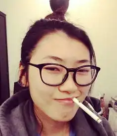 长相酷似父亲冯小刚,天生腭裂,美丽叛逆却不失理性
