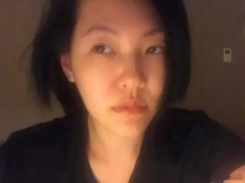 小s晒自拍素颜照美吗三人合照做鬼脸谁赢了
