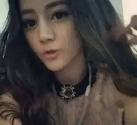 热巴未成名前作品曝光,动作表情太入戏,网友说好的清纯呢