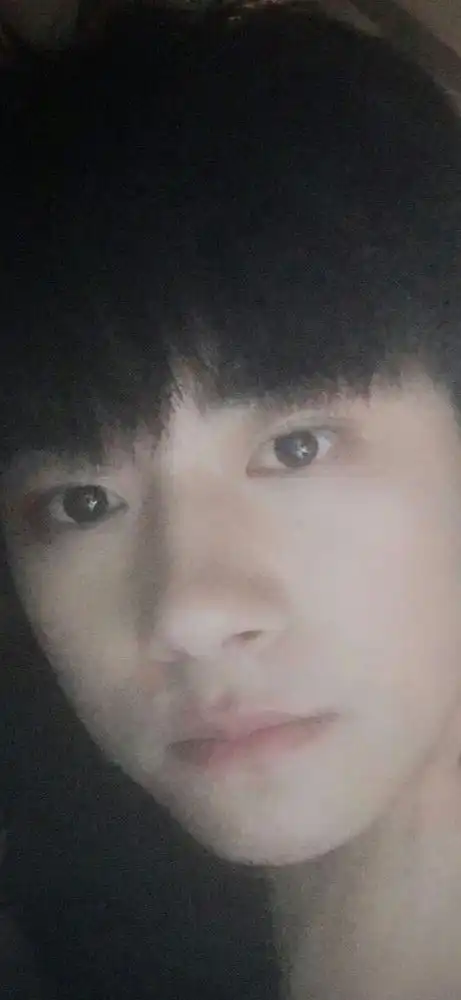 易烊千玺语录壁纸表情包20岁的易烊千玺继续走在鲜花盎然的路上吧
