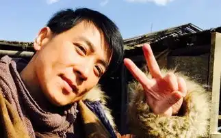 张馨予巴黎看秀钱包被偷坐保姆车中黑脸
