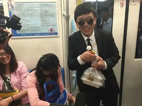 差在哪男人帮我们饿了找路人要吃的极挑我们去餐厅点餐

