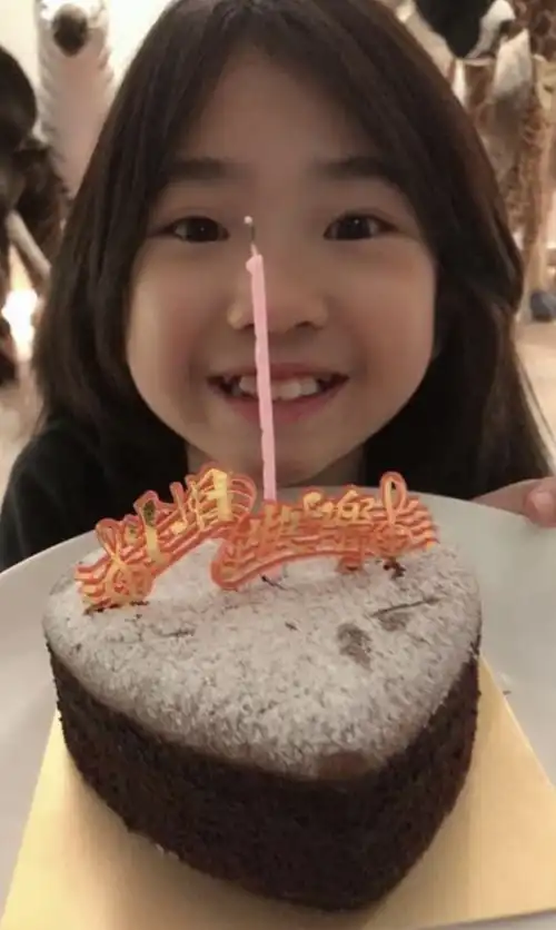 6位明星女儿颜值逆袭,曾是丑萌表情包,如今女大十八变
