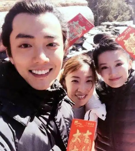 李沁再被曝出新恋情,对象是合作了三部戏的小鲜肉网友挺配的
