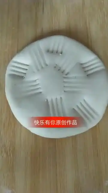 面食做法太神奇了,剪子剪几下漂亮吧
