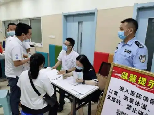 宁国市为外籍人士集中接种新冠疫苗
