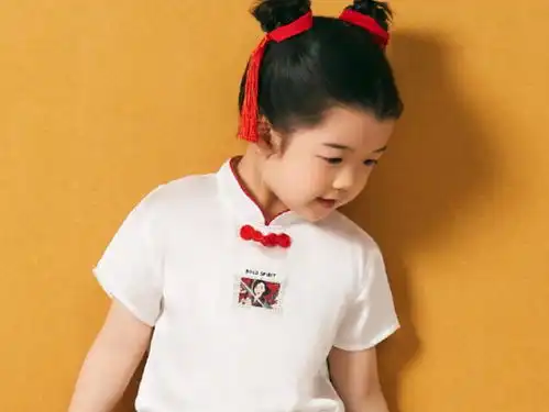 王栎鑫女儿才是整容式长大,小时候丑萌可爱,如今逆袭撞脸英子
