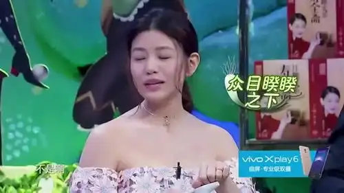 小s突然提问陈妍希初吻,横店为戏而吻超深情的
