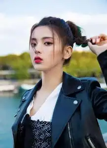 金瀚搞笑担当,杨超越如鱼得水,工作人员祝福金瀚事业家庭丰收
