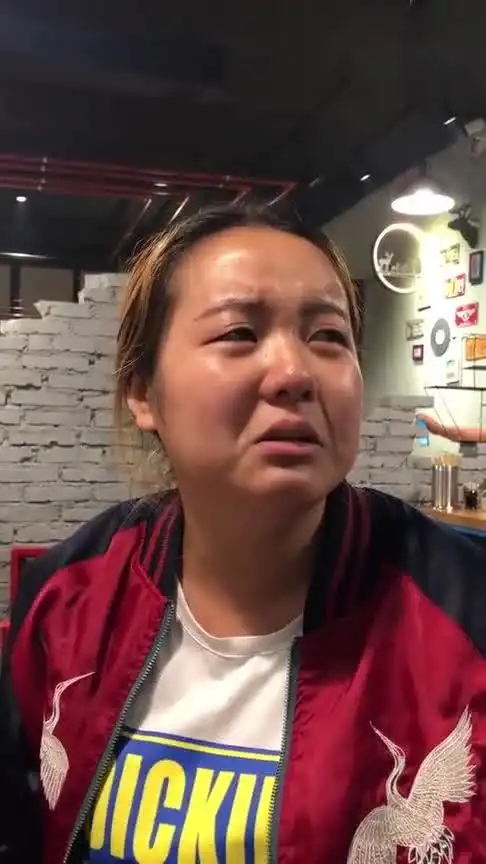 小姐姐这丑萌丑萌的表情,当真把我乐坏了
