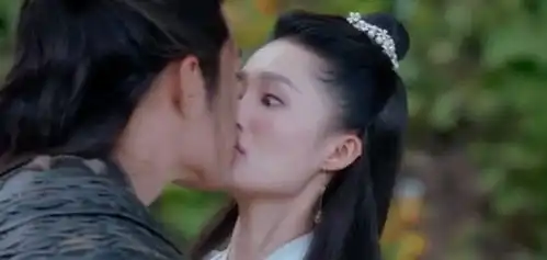 狼殿下肖战李沁吻戏太多,因用力过猛,女方鼻子变形
