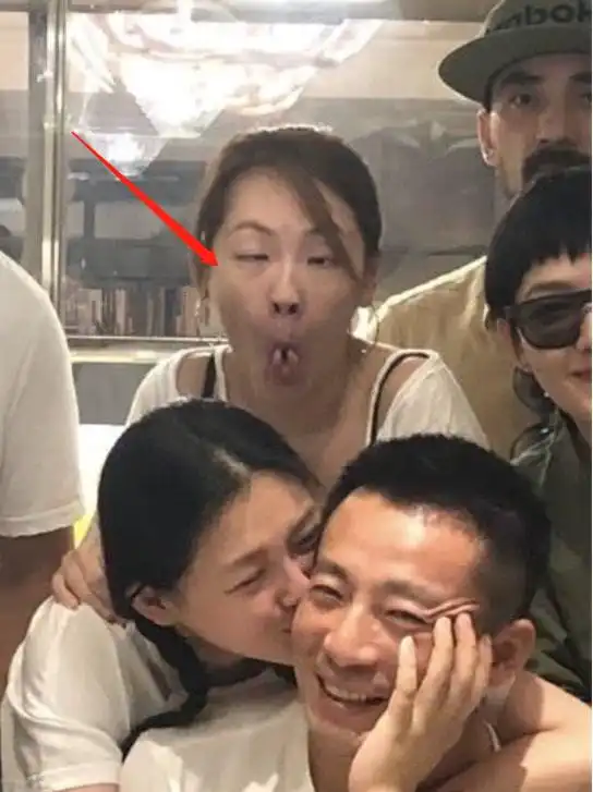作精小s不准别人叫具俊晔姐夫,只能叫欧巴,连闺蜜都不行

