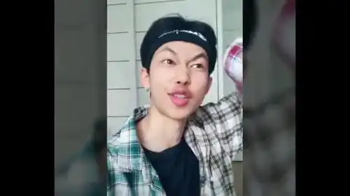 参加明日之子的斯外戈,一个丑帅的表情包感受一下
