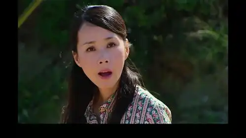 背叛村妇叫小伙干活,谁料小伙却色胆包天,竟想霸占嫂子
