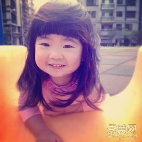 曹格的女儿丑萌走红,萌宝可爱发式主键
