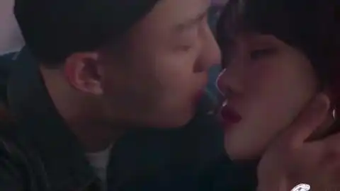 头一次见吻戏还有竖版直拍我要陷入爱河了啊啊啊啊
