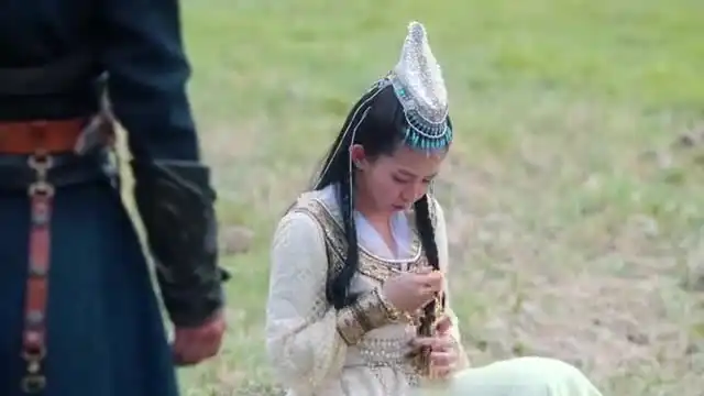狼殿下结局,疾冲邀请宝娜一起浪迹天涯,还帮宝娜背包
