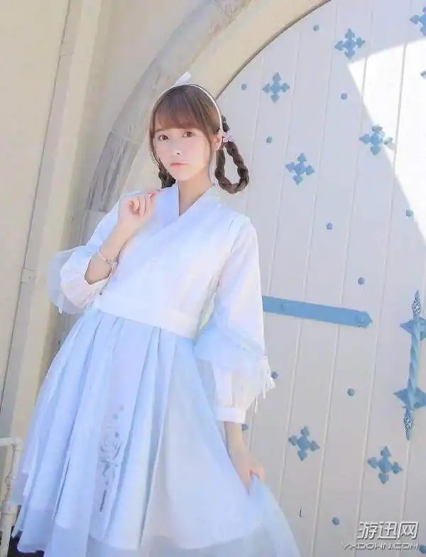 二次元美少女徐娇又晒汉服美照娇俏玲珑,仙气十足

