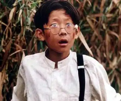 曾经小小少年,如今风度翩翩
