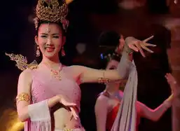 惊艳泰国人妖皇后选美火拼性感妩媚

