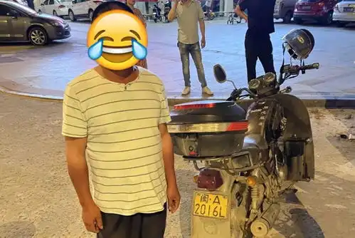 半个月拘留我甘愿民警执法突遇豪横驾驶人,他到底怎么了
