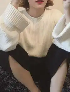 看起来很有唯美气质,轻松穿出懒懒萌萌的风情
